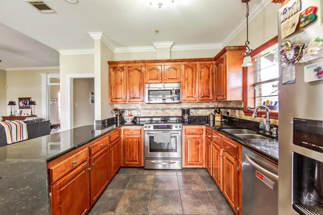 300 Ravensaide Drive, Houma, LA 70360