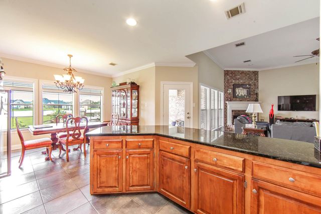 300 Ravensaide Drive, Houma, LA 70360