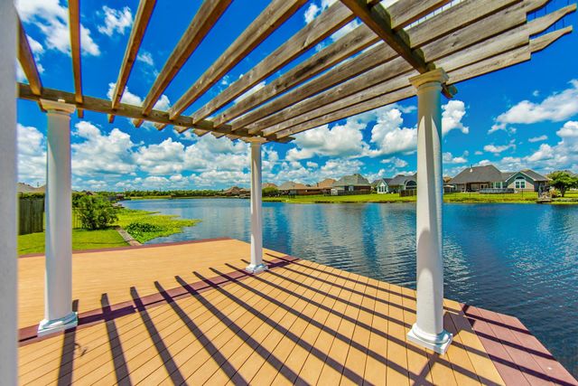 300 Ravensaide Drive, Houma, LA 70360