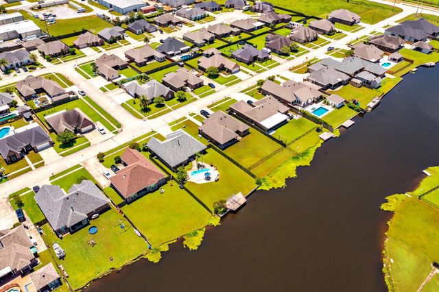300 Ravensaide Drive, Houma, LA 70360