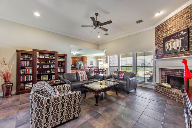 300 Ravensaide Drive, Houma, LA 70360