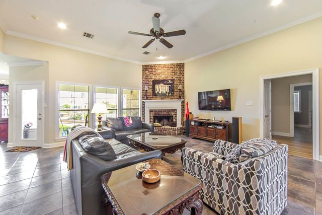 300 Ravensaide Drive, Houma, LA 70360