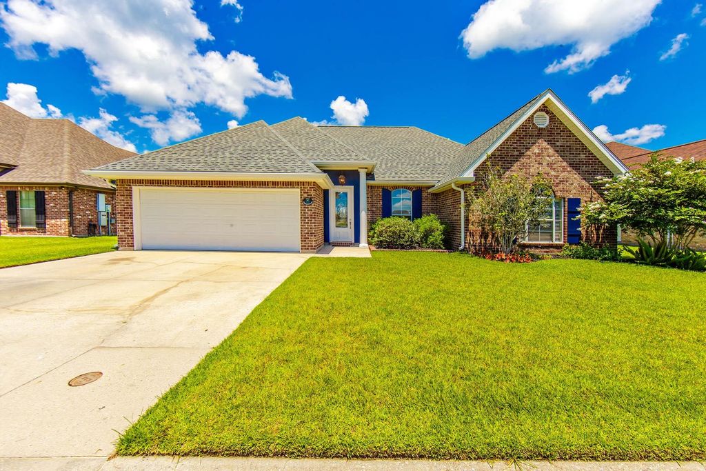 300 Ravensaide Drive, Houma, LA 70360