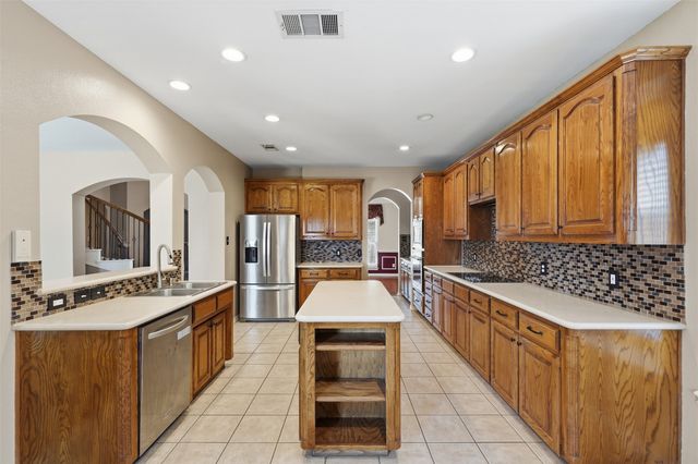 6333 Southern Hills Drive, Fort Worth, TX 76132