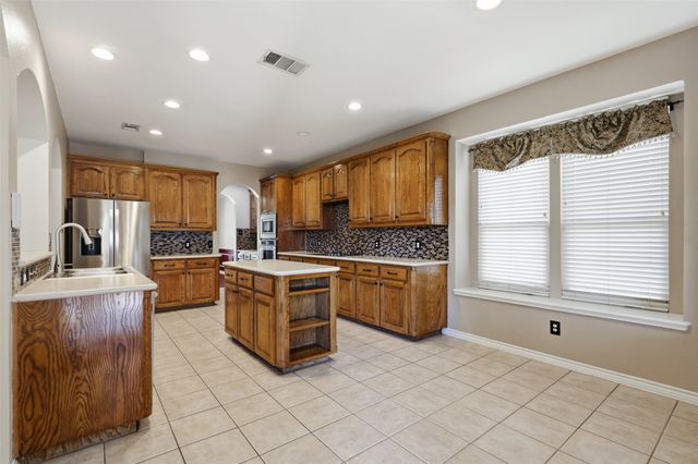 6333 Southern Hills Drive, Fort Worth, TX 76132