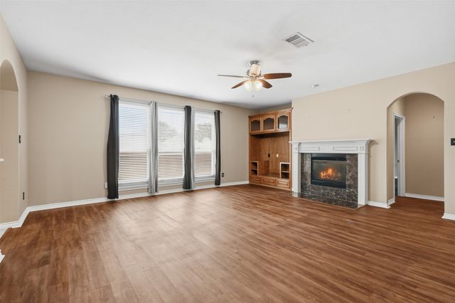 6333 Southern Hills Drive, Fort Worth, TX 76132