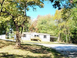 89 Sherwood Dr, Spencer, TN 38585