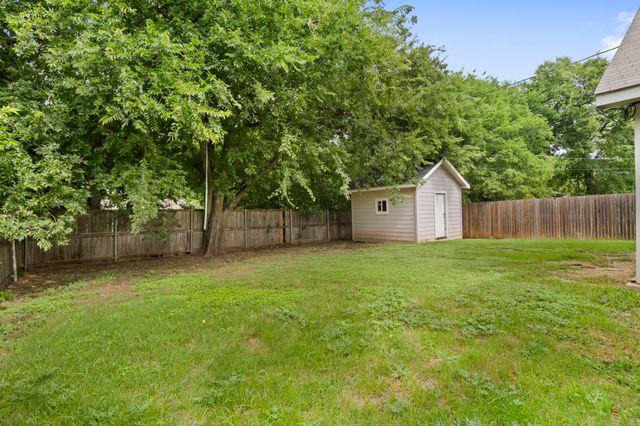 826 Tuskegee Street, Grand Prairie, TX 75051