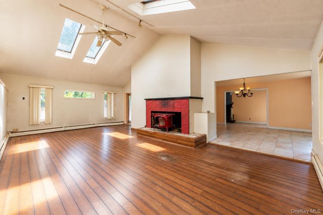 80 Alpine Way, South Huntington, NY 11746