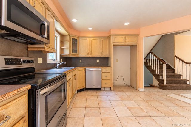 80 Alpine Way, South Huntington, NY 11746