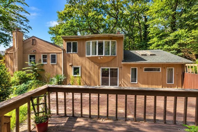 80 Alpine Way, South Huntington, NY 11746
