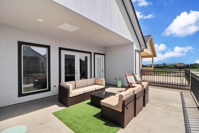 3045 Clinton Drive, Houston, TX 77020