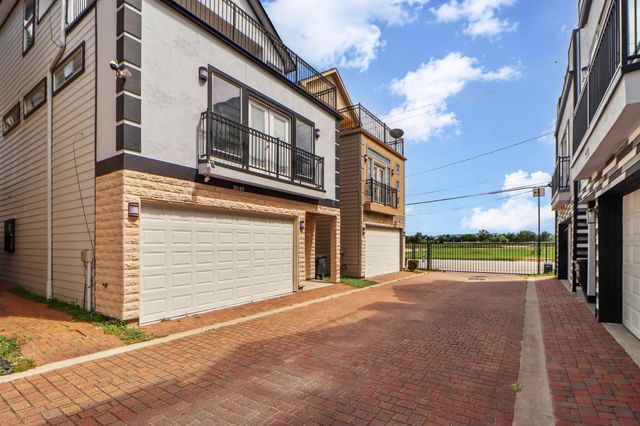 3045 Clinton Drive, Houston, TX 77020