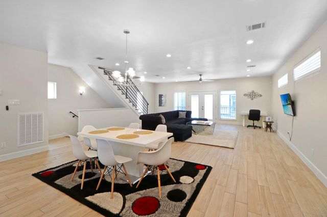 3045 Clinton Drive, Houston, TX 77020