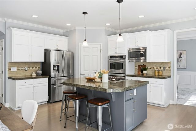 27225 SE 13th Place, Sammamish, WA 98075