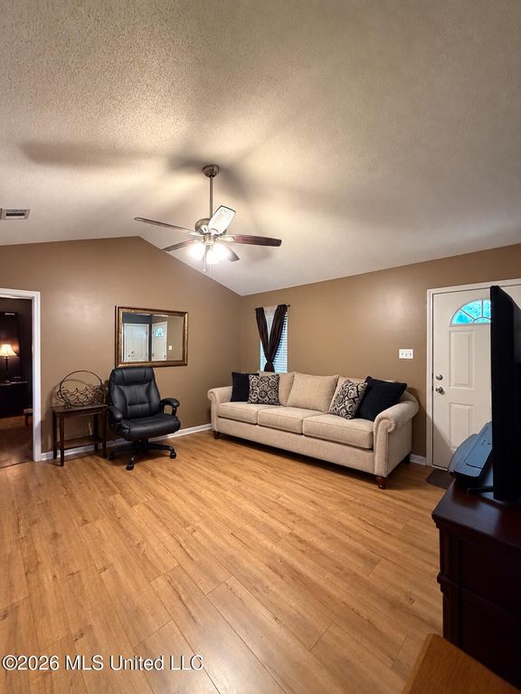 7424 Grace Boulevard, Horn Lake, MS 38637 — photo 2