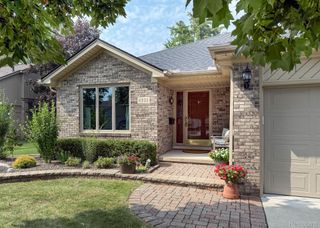 6821 Carriage Creek Drive, Washington Township, MI 48094