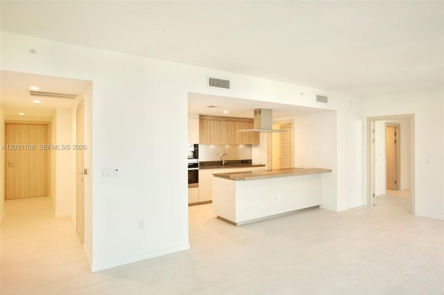 1000 Brickell Plz 4609, Miami, FL 33131