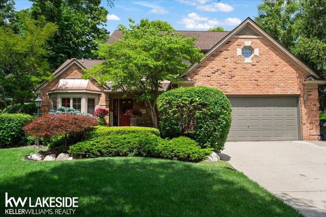 16965 Huntington Woods Drive, Macomb Twp, MI 48042