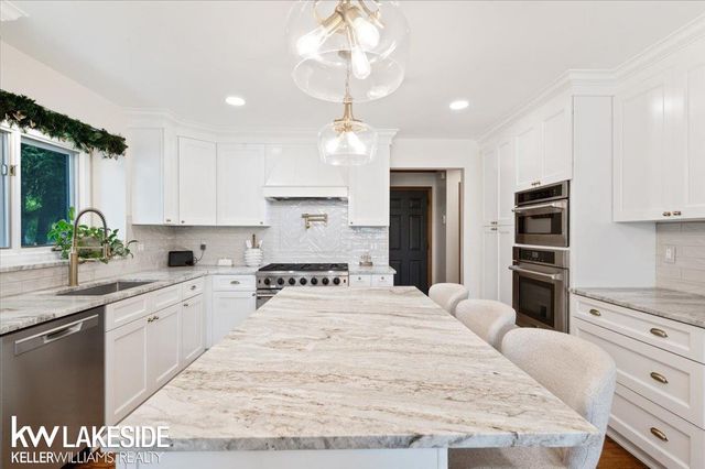 16965 Huntington Woods Drive, Macomb Twp, MI 48042