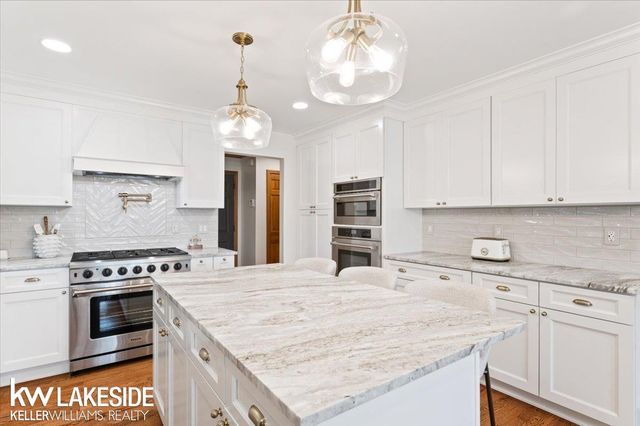 16965 Huntington Woods Drive, Macomb Twp, MI 48042