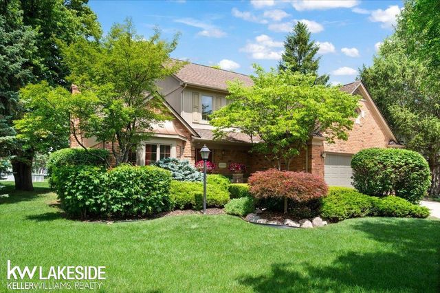 16965 Huntington Woods Drive, Macomb Twp, MI 48042
