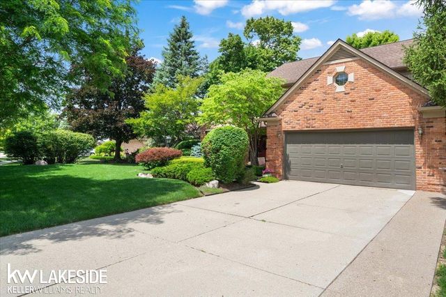 16965 Huntington Woods Drive, Macomb Twp, MI 48042