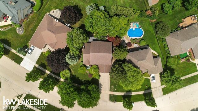 16965 Huntington Woods Drive, Macomb Twp, MI 48042