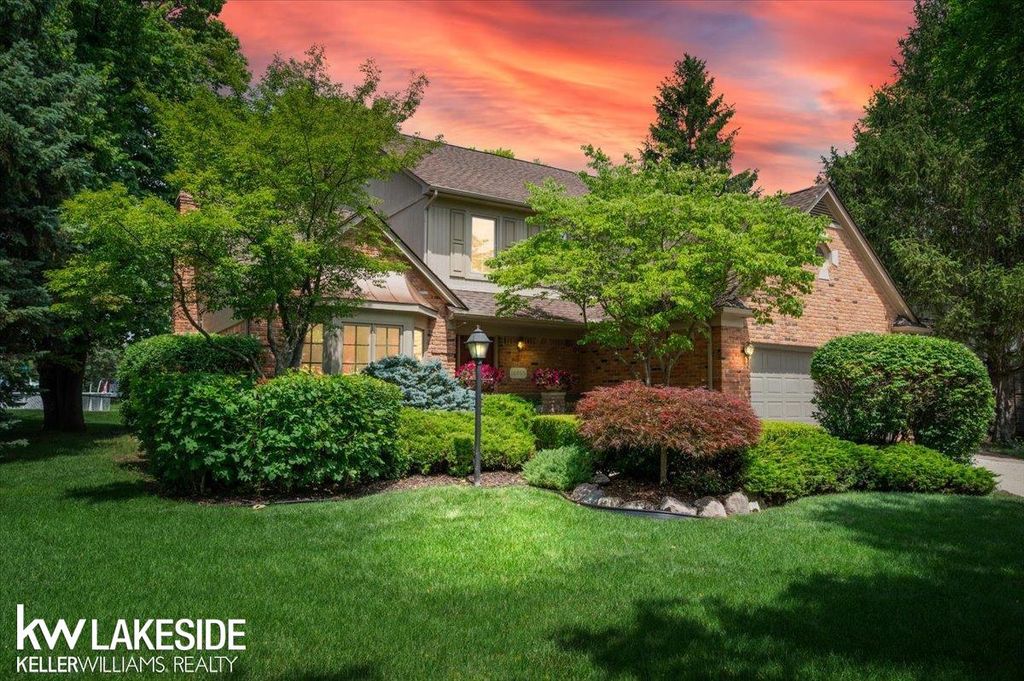 16965 Huntington Woods Drive, Macomb Twp, MI 48042