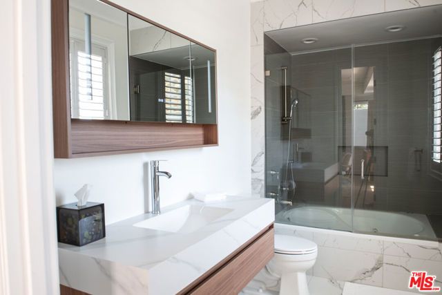 8655 Hillside Avenue, West Hollywood, CA 90069