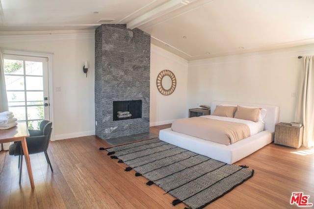 8655 Hillside Avenue, West Hollywood, CA 90069