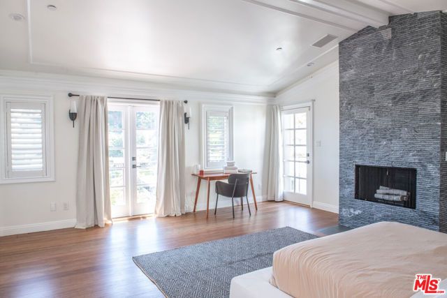 8655 Hillside Avenue, West Hollywood, CA 90069