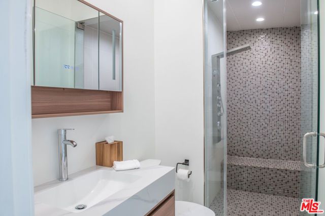 8655 Hillside Avenue, West Hollywood, CA 90069