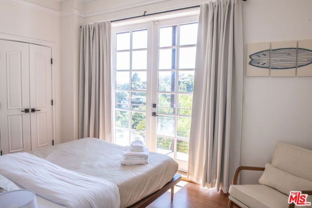 8655 Hillside Avenue, West Hollywood, CA 90069