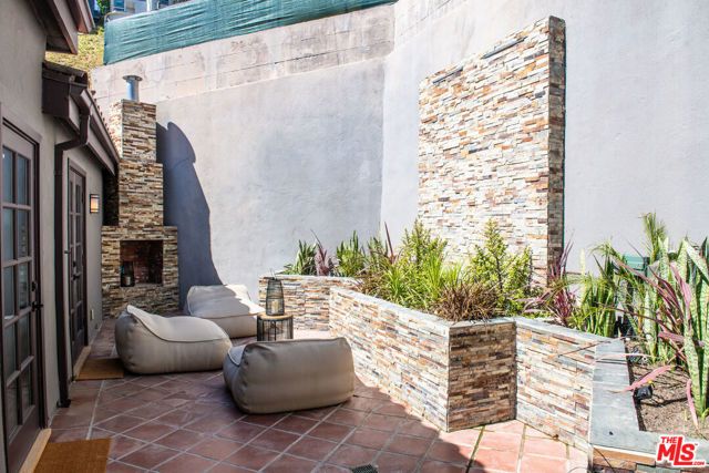 8655 Hillside Avenue, West Hollywood, CA 90069