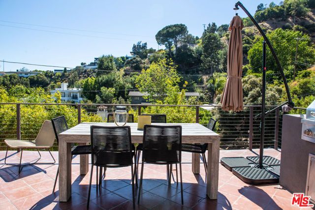 8655 Hillside Avenue, West Hollywood, CA 90069