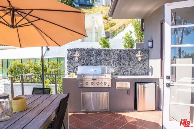 8655 Hillside Avenue, West Hollywood, CA 90069