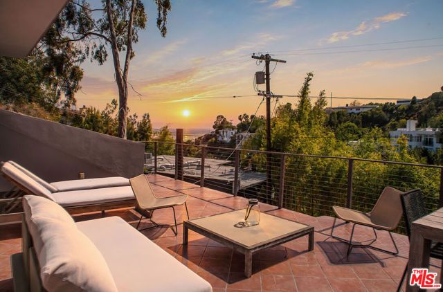 8655 Hillside Avenue, West Hollywood, CA 90069