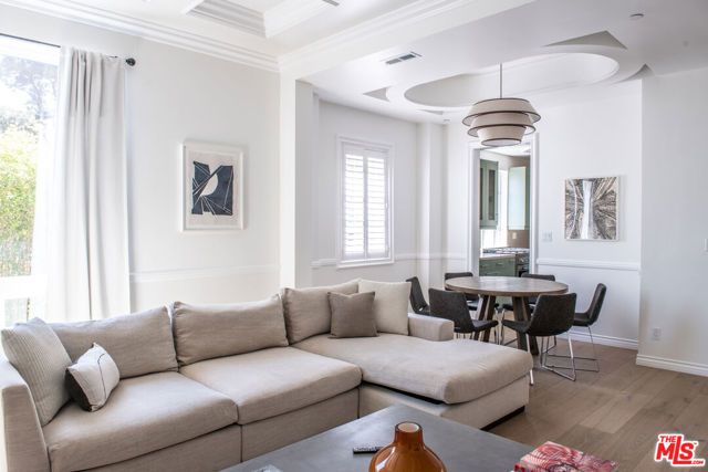 8655 Hillside Avenue, West Hollywood, CA 90069