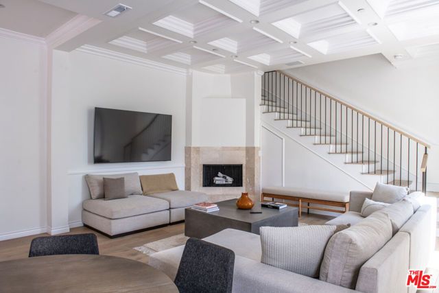 8655 Hillside Avenue, West Hollywood, CA 90069