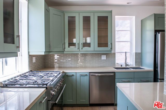 8655 Hillside Avenue, West Hollywood, CA 90069