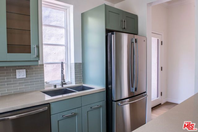 8655 Hillside Avenue, West Hollywood, CA 90069