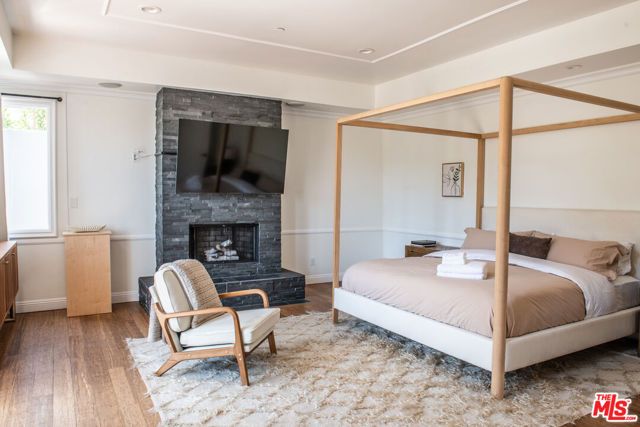 8655 Hillside Avenue, West Hollywood, CA 90069