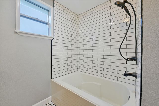 3427 Avenue L, Galveston, TX 77550
