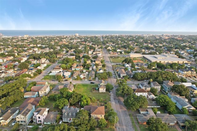 3427 Avenue L, Galveston, TX 77550