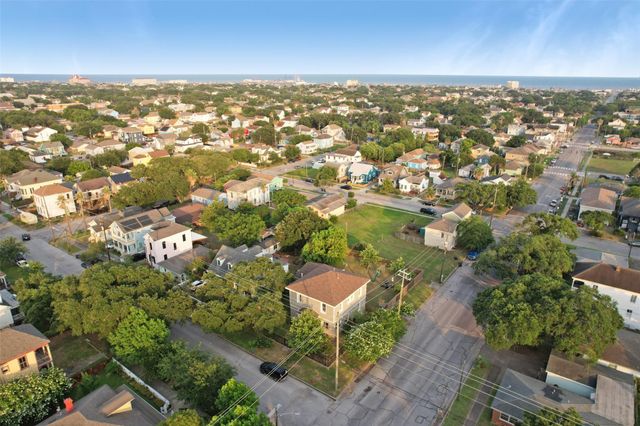 3427 Avenue L, Galveston, TX 77550