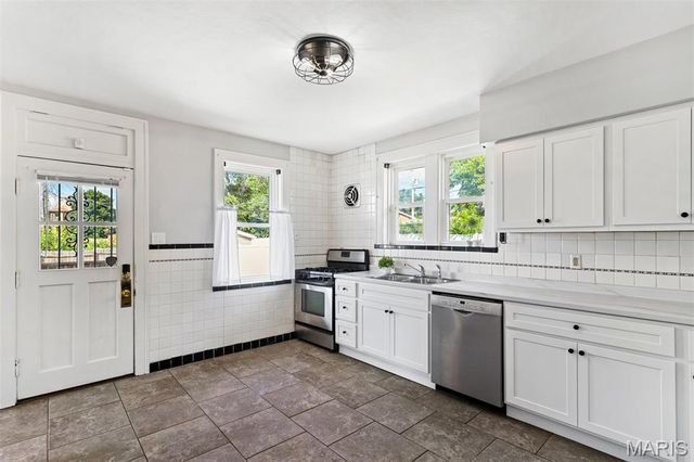 835 Catskill Drive, St Louis, MO 63125