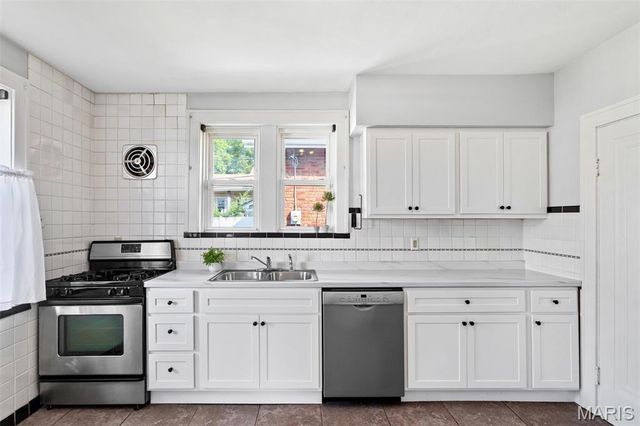 835 Catskill Drive, St Louis, MO 63125