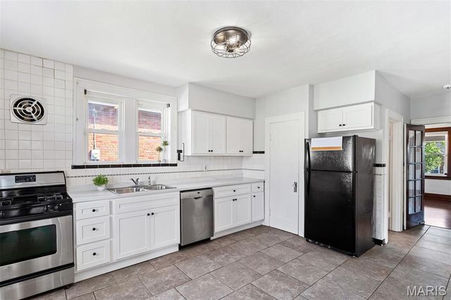835 Catskill Drive, St Louis, MO 63125