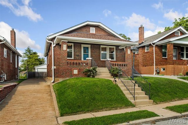 835 Catskill Drive, St Louis, MO 63125